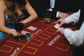 বাংলাদেশে মোবাইলে mybet88 লাইভ গেম সেন্টার ব্যবহারের দৃশ্য